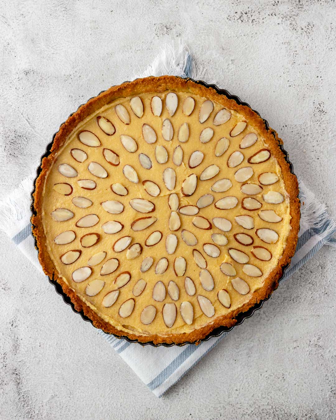 Sliced almonds on the top of the tart