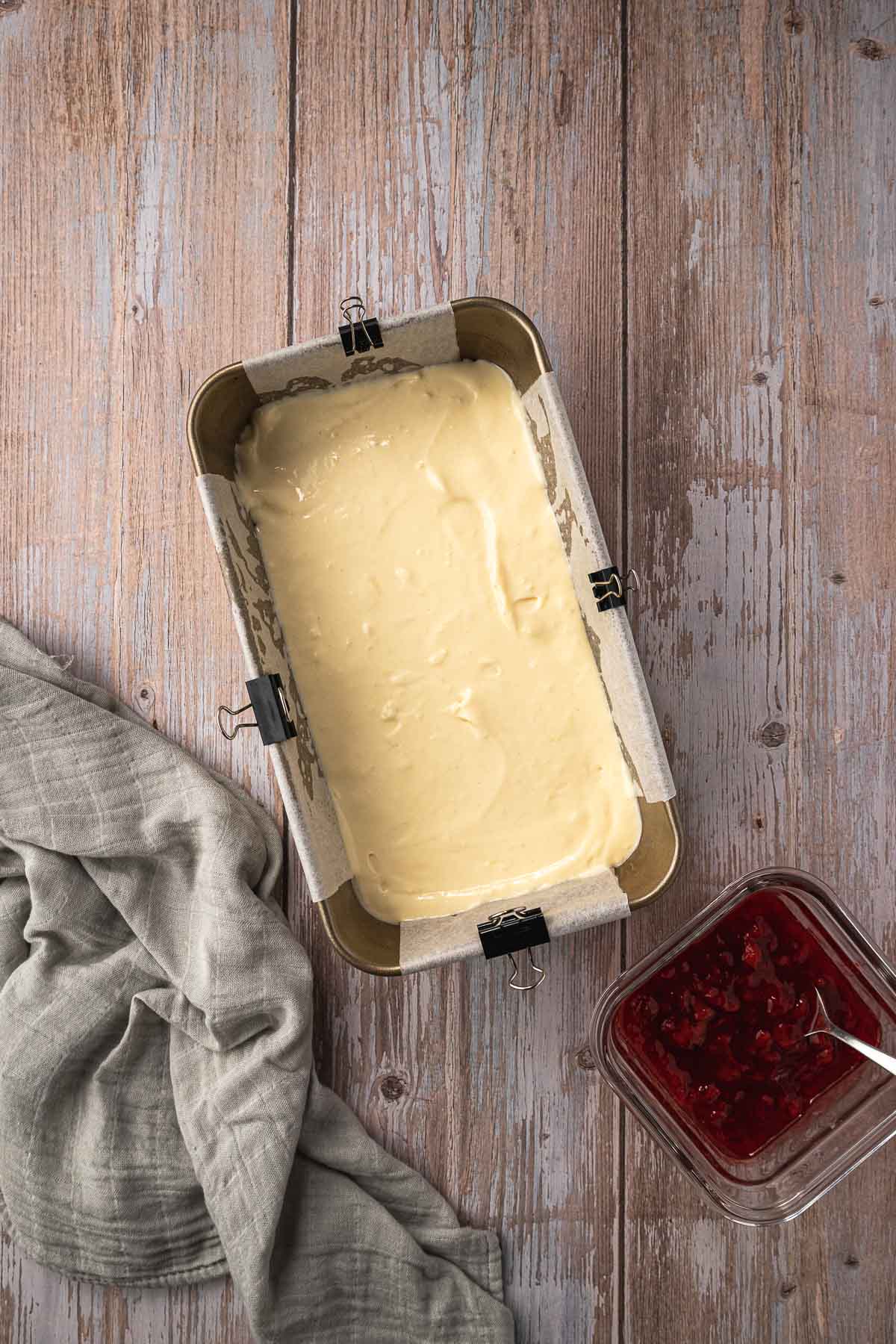 Cheesecake filling poured into the loaf tin