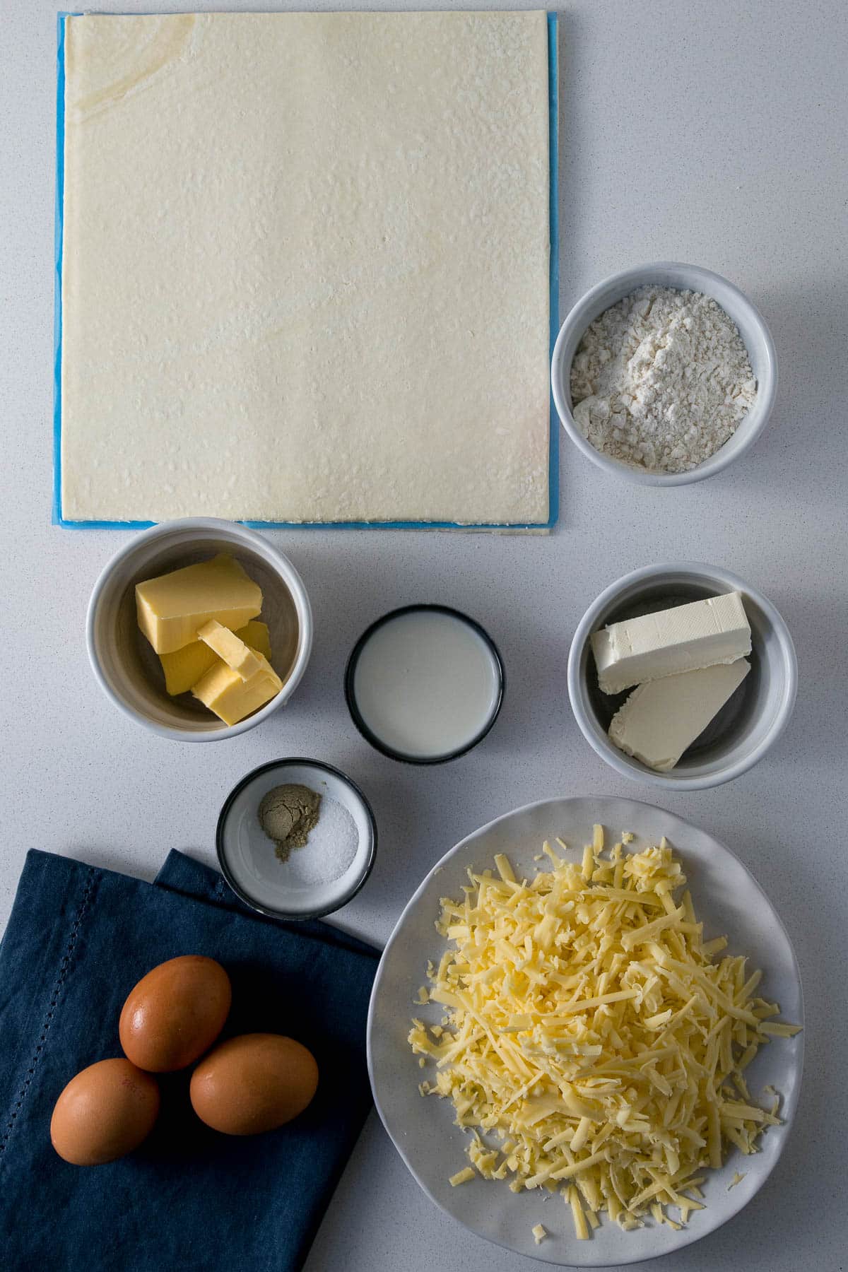Mini cheese rolls ingredients.