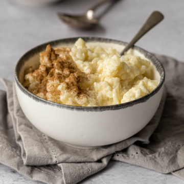 Bowl of rice pudding with a sprinkle of cinnamon.