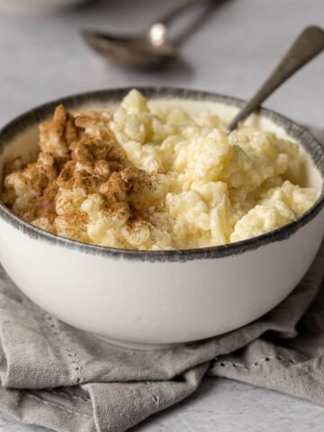 Bowl of rice pudding with a sprinkle of cinnamon.